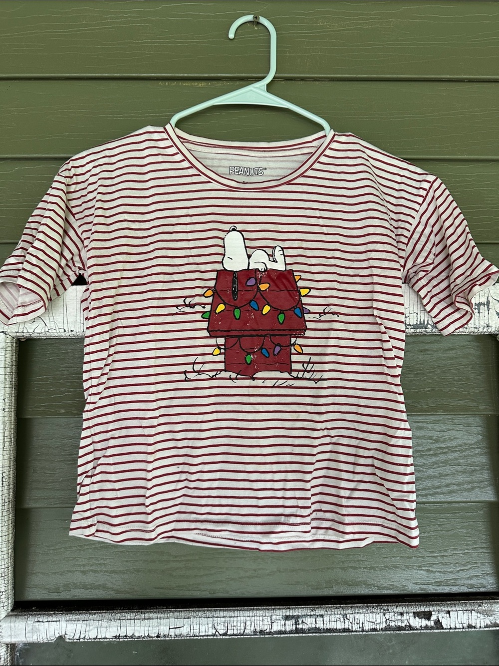 Peanuts Snoopy Christmas Doghouse Striped Graphic Tee Red White Kids XL 14-16
